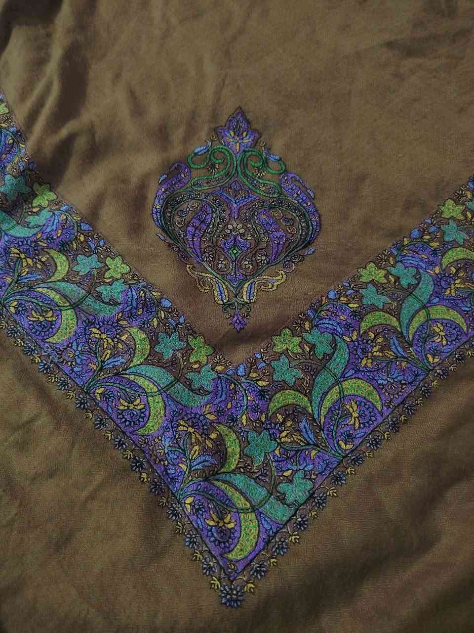 يا لله 
سلام عليكم 
غتره عماني تطريز يديوي طقع اوخر 
قطعه حلوه قماشه كشمير 
للبيع مكاني كربلاء ***********

