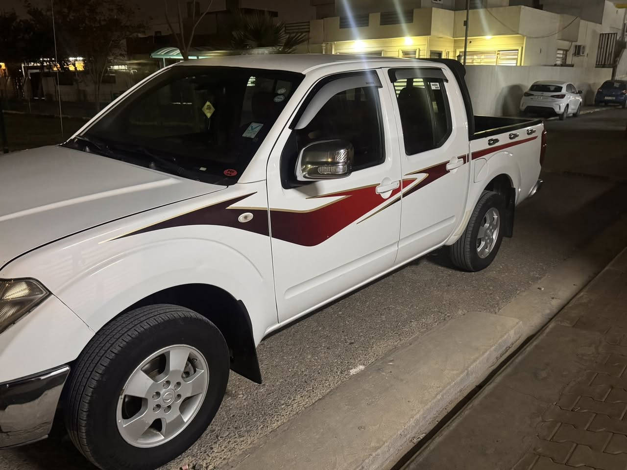 السلام عليكم 
نڤاره موديل 2013
سنوديه جديده 2030
بدون دواخل 
باب السايق ربع صبغ 
كير اوتماتيك 
محرك مفتوح 
رقم السياره اسليمانيه 
السعر /115 وبي مجال قليل 
***********
