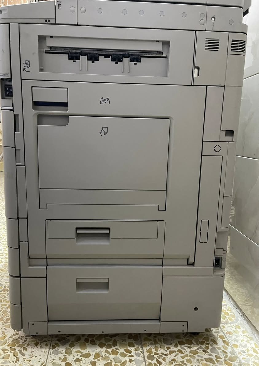طابعة canon ir c5250
مواصفاتها معروفه وجودتها كلش راقية
متروكه فترة شهرين و كامت تخطط بالطباعة مجرد تنظيف وترجع طبيعي
ملاحظة احبارها متروسه بس تنظفها و تشتغل بيها
السعر ٥٢٥ الف وبيها مجال
المكان بابل القاسم 
اي استفسار اني جاهز ***********
