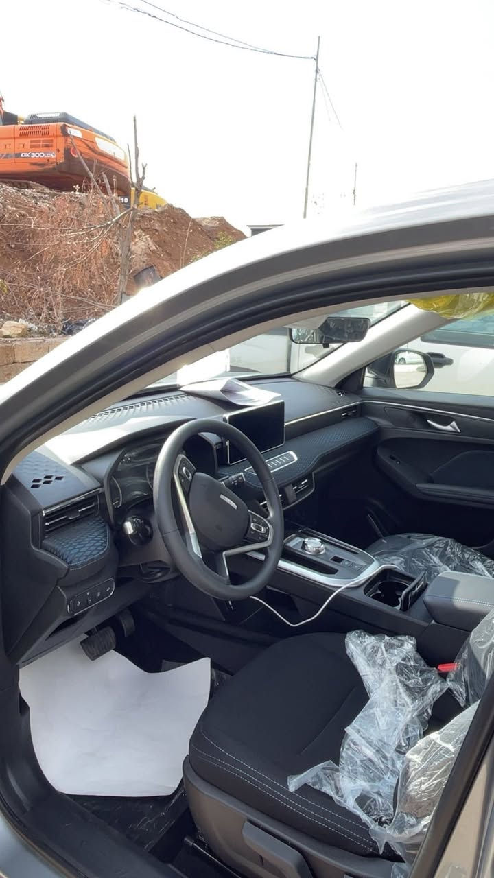 هافال جوليان نص مواصفات صفر كليو متر مرقمه دهوك موديل 2026 ضمان خمس سنوات وعليها تامين شامل من البنك سعر 150 ومجال 
***********
