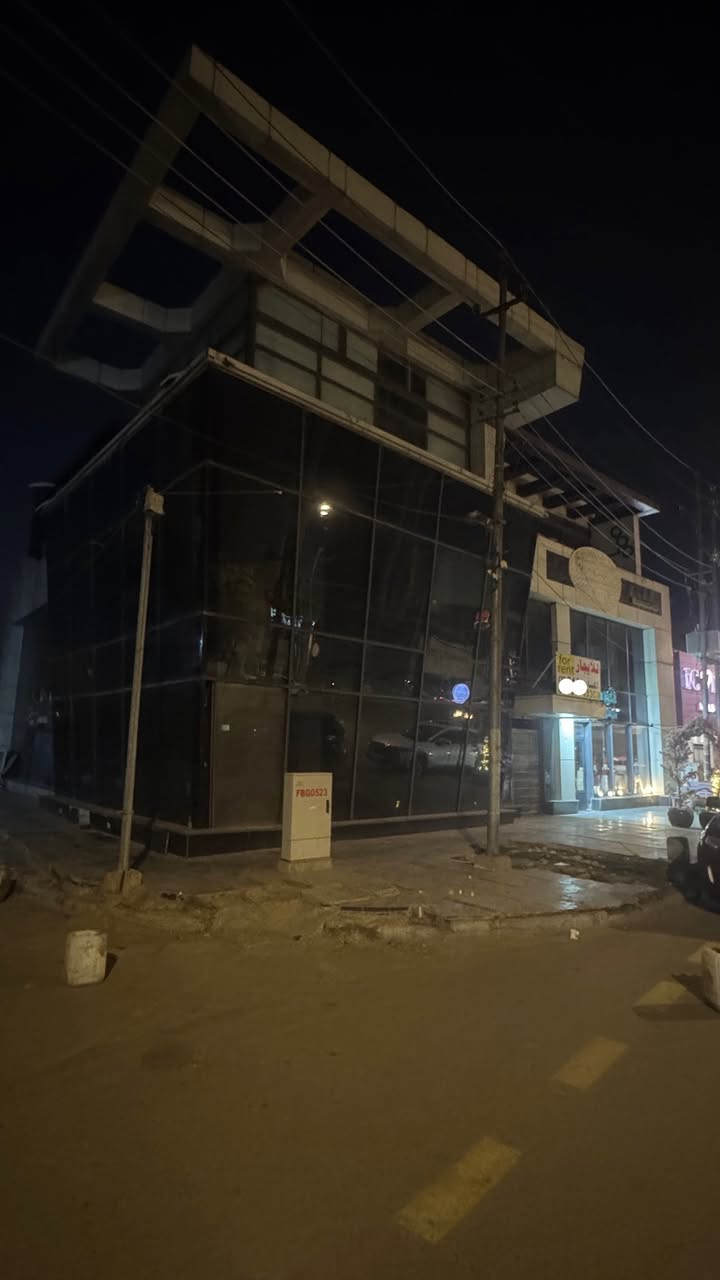 ♥️الكرادة♥️
شارع 52 

♥️فرصة استثمارية مميزه ♥️

بناية للبيع/للايجار 

المساحة 860 متر 

الواجه 26 متر 
النزال 38 متر 
مساحة البناء 400 
تحتوي على 5 محلات تجارية 

للاستفسار واتس اب *********** 📞
