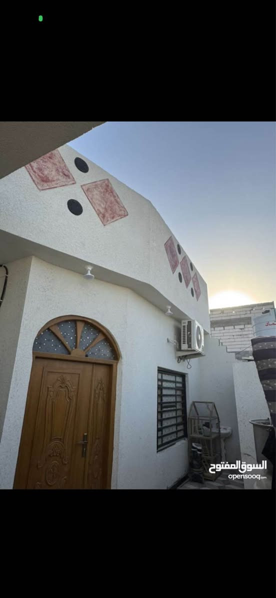 سلام عليكم بيت بيع جديد وكامل وتبليط كبال الباب 

موقع ابي الخصيب حي العسكري شارع مخبز شيخه 

نوع العقار طابو زراعي سند 25وكاله خاصه النه 

مساحه200متر
يحتوي ع غرفتين وصاله وستقبال ومطبخ وكراج وحمام خراجي وحمام داخلي ومنورين 

البيت ستوه انبنه وذا عندكم مراس هم عادي  رقم الهاتف *********** ابو الخصيب, البصرة
