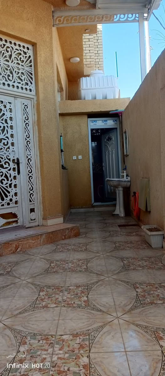 سلام عليكم بيت للبيع  مساحه 100 متر مربع ركن بدايه منطقه اول بيت بل منطقه  بيت شغله كله درجه اولى بيت متعوب عليه  عله شارع 15 متر يبعد عن شارع بغداد 300 متر  طابو زراعي  سند 25 مشترك   مقابل صناعيه حمدان بلد سيد ***********0
