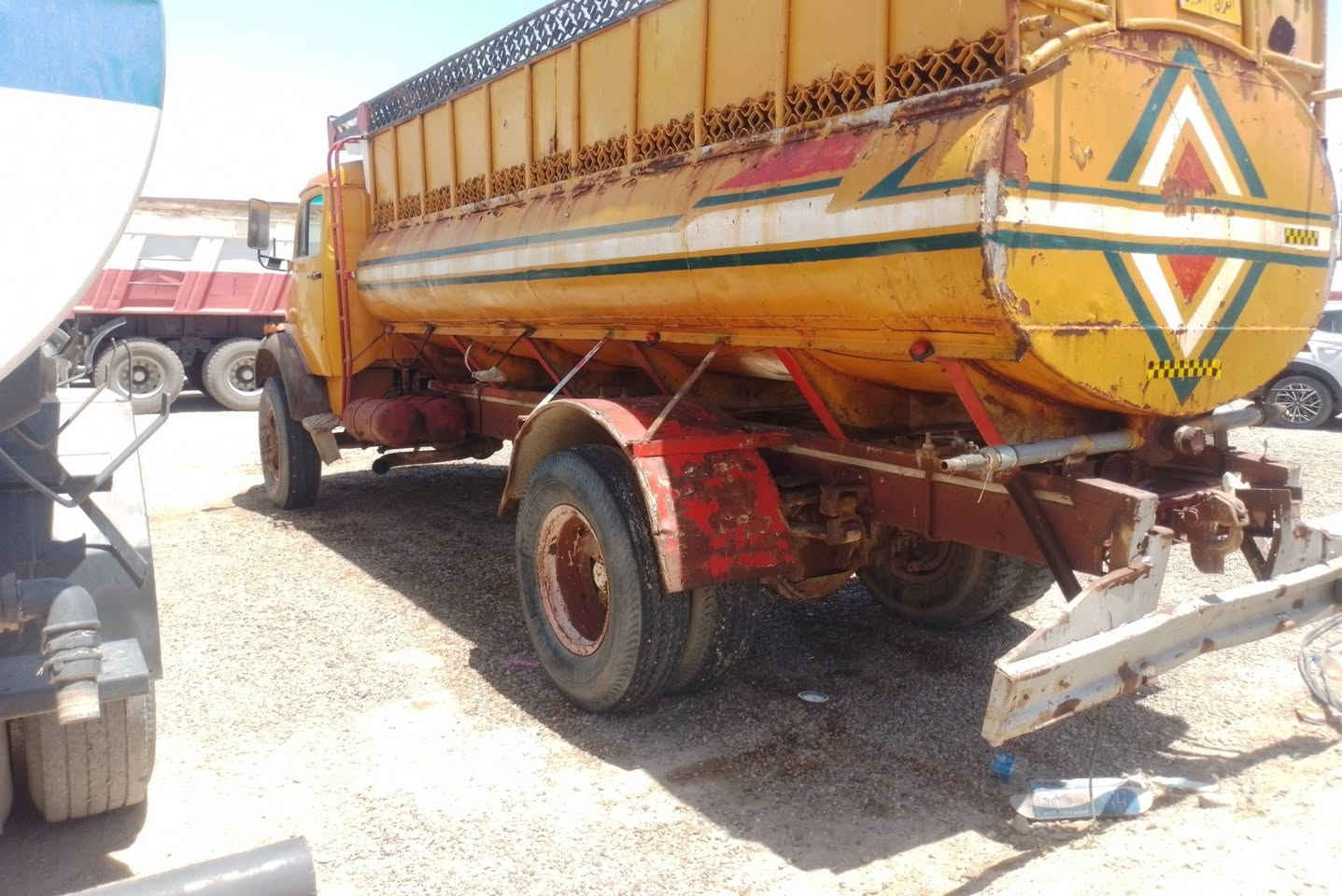 ابوردين 86 مكنسه
بدون لوحات كير محرك شرط 
تانكي نضيف قماره نضيف 
العنوان الفلوجه 
***********
***********
