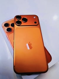 بيع او مراوس 17 برو ماكس 256  برتقالي شرق اوسط  عالم القلعه  بطاريته 1...