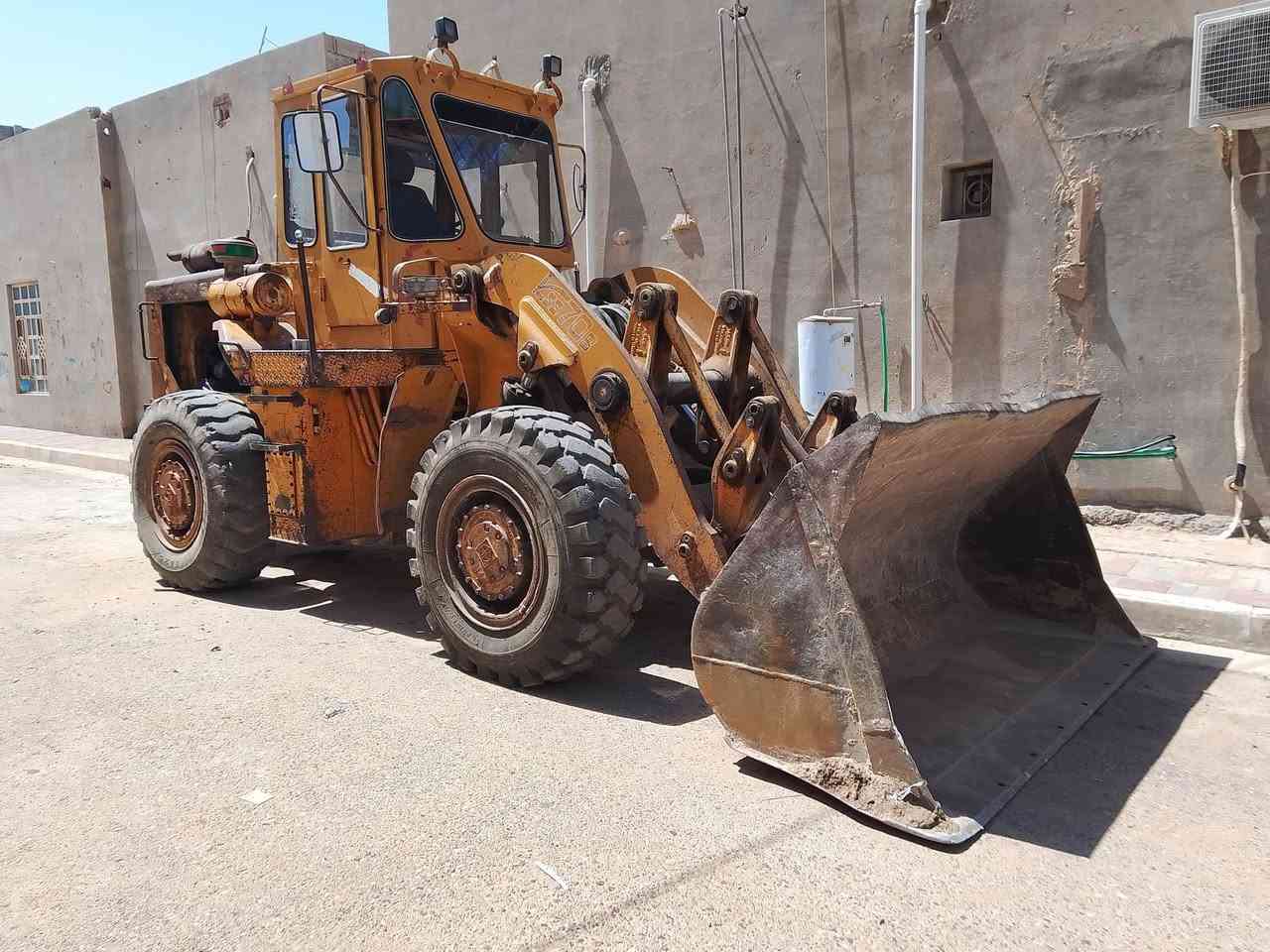 شفل بي موديل 83 رقم بغداد الماني مكان رمادي الاتصال ***********
