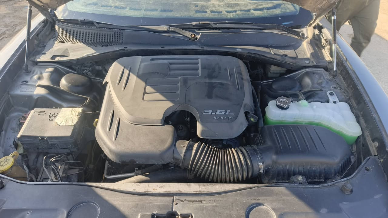 سلام عليكم جارجر 2012رقم نكليزي مداور ثاني يوم ضرره 3قطع ضرره بدون  داخل على بارد تجي وتشوف بعينك حداديه جديده خلفي وامامي تبريد ثلج تتفئه سياره اي نقص مابيه سعر 135وبيه مجال الاتصال على رقم *********** مكان حله حمزه الغربي
