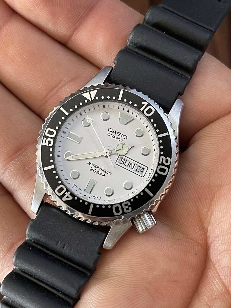 سلام عليكم ساعة ماركة CASIO
موديل 1987 مخزن مخزن 

مكينة CASIO 394

700

STAINLESS STEEL

صنع ليابان JAPAN 

تسلسل ساعة 993044

قفل بحري عرض منفذ يومي و سبوعي طوق دوار قطر ساعة 36 نتاج قديم نضافة وكاله بعده ب ستيكر سير ربر من معدن الرتنج طبي مريح بلادي 

ساعة ضد ماء بعمق 200 متر او 20 بار BAR 

ارقام اميال لامنيوس ب كامل مضي ليلي 

عنواني بغداد الدورة يوجد توصيل بغداد ولكل العراق 

***********
