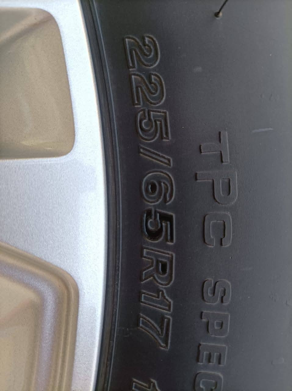 متوفر تايرات تيران
مال فول 
حجم 17////
65/225
تايرات جديده  امريكيه 
تخم تاير ويل

السعر 400 دولار
الاستفسارات ***********
