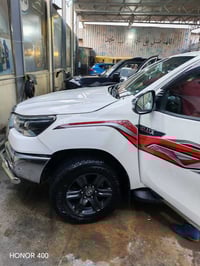 تويوتا هايلوكس 2025 SAS فور ويل 4×4 ماشية  16 ألف كم فقط بعده بالضمان ...