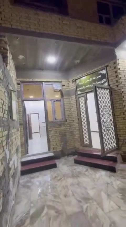 بيت الايجار والسعر قفل ٧٥٠ لف الان طابقين والبناء طابوق وثلاث غرف كبيرة واستقبال ومطبخ وصالة كبيرةوكراج وحمامات ٣ درجة والى والبيت الأرضية مرمر البيت مرتب وتانكي طن ونص طن ماء حلو وماطور البيت جاهز من الاخير للتواصل ***********
