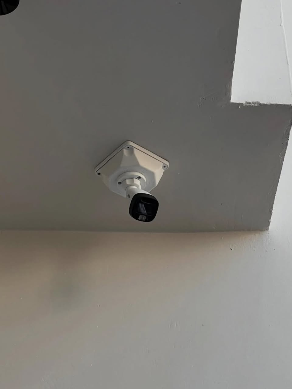 السلام عليكم تنصيب كاميرات المراقبة الحديثة مع الضمان /منازل/محلات/مخازن… ربط ع الهاتف والمراقبة عن بعد ..وب اسعار تنافسية للتواصل والاستفسار (***********) اتصال او واتساب
