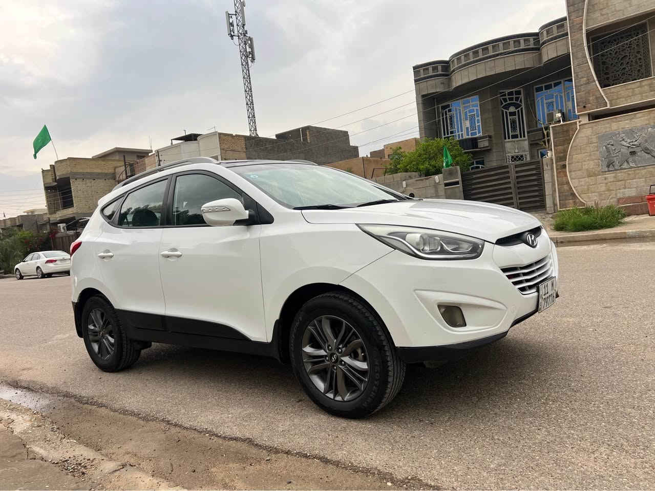 السلام عليكم 
للبيع او مراوس حسب القناعه 
(هونداي توسان )
موديل 2016 رقم بغداد
وارد خليجي محرك 2000. دوش
ماشيه 120 
بيها صبغ خشم البنيد اثر طخه جدا بسيطه 
وبيها الهلال الخلفي كد شبر 
وباقي السياره جاهزه من كل النواحي اي نقص مبيها 
السعر 147 وبي مجال مكان السياره بغداد المحموديه 
للاستفسار ع.  *********** بغداد, العراق
