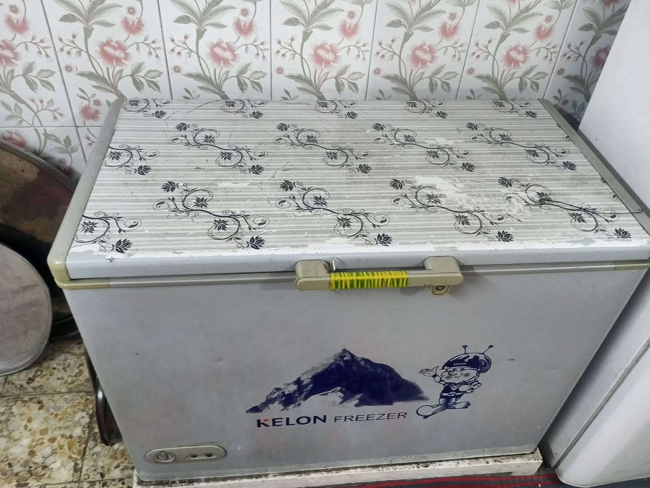 سلام عليكم غراض منزليه للبيع 
أخو جديد 
***********
العنوان العبيدي خلف البانزين خانه
