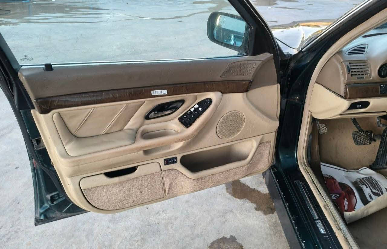 السلام عليكم..
BMW 1997
V8
744 i
رقم بغداد انگليزي بأسمي
السياره محرك وگبر جدد شادلها
صدر امامي وخلفي جديد 
تبريد ثلج 
تحكم ستيرن
سنتر لوك تقفيل الابواب والجام يصعد ويه التقفيل
لايت العالي شمسي زرع عدسات منظومه ب ٦٠٠ الف والناصي زنون
كهربائيات كلها شغاله
فتحه بالسقف 
مسجل شاشه شادها جديد 
باتري جديد 
تخم تاير جديد 
مصبوغه عام للجمالية 
شلعتها خرافيه وآللي جاني ال 44 يعرف شأقصد 
السعر  70 وبيها مجال
مكان السياره أطراف الشعله طريق ابراهيم بن علي
للاستفسار الاتصال بالرقم 
***********
