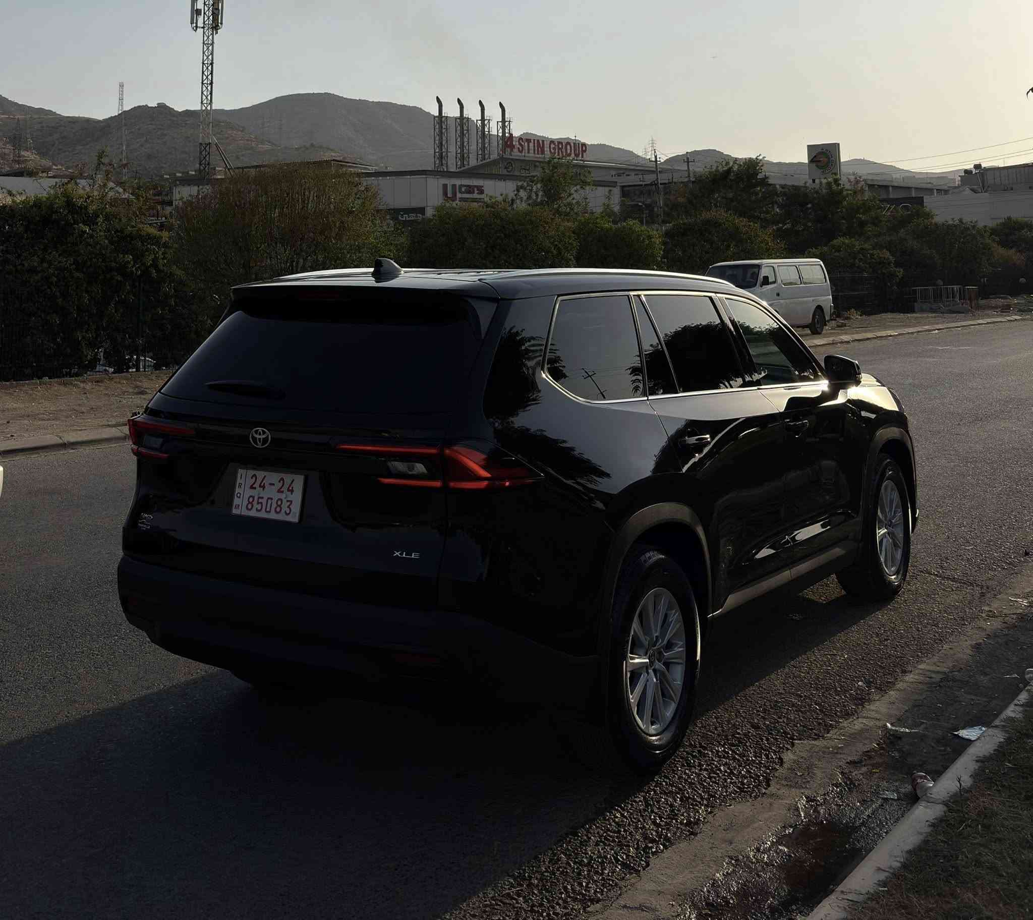 سلام عليكم
للبيع او المراوس 
السعر 353 وبيها مجال للشراي

تويوتا كراند هايلاندر 2024 ماشية 8 ميل بعدها زيرو

بيها باب صبغ وجاملغ تبديل شركة بدون ايرباكات ما عدا ايرباك التكمة 
رقم الشاصي : 5TDAAAB56RS020442

مواصفات XLE AWD
كشنات جلد وكهرباء 
دفع رباعي
تدفئة بالكشنات
تدفئة بالستيرن
7 راكب 
شاشة كبيره وعدادات شاشة
بصمة تشغيل وابواب
تبريد 3 مناخات 
3 قطع تبريد 
وضعيات قياده
هاندبريك بصمة
لايت اوتو
لايت زينون 
صندوق كهربائي
بردات حلفية
محافظة على المسار
نقاط عمياء
رادارات امامية وجانبية وخلفية
اوتو ستوب 
مانع انحدار

رقم الهاتف : 
***********
***********
