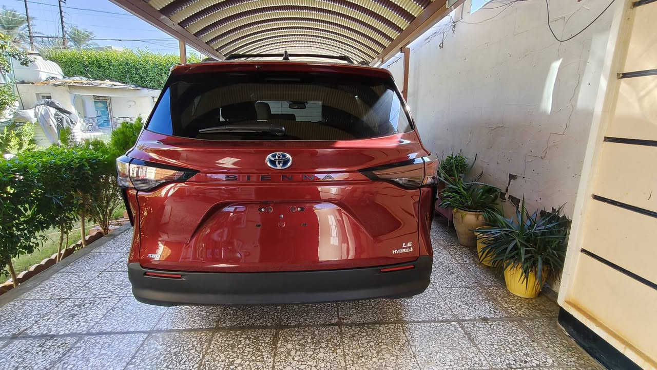 السلام عليكم تويوتا سينا هايبرد ماشيه 9 آلاف حادث جاملغ وبند رقم بغداد موديل 2024 السعر 2700$ هاتف *********** ..بغداد الراشديه
