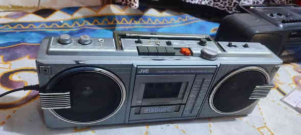 السلام عليكم اعضاء الكروب المحترمين جايبلكم جهاز نوع gvc شغال بالكامل نضيف بدون عيوب مداخل تصليح مال بالة مع موجة fm للاستفسار الاتصال على هذا الرقم *********** أو ع الخاص
