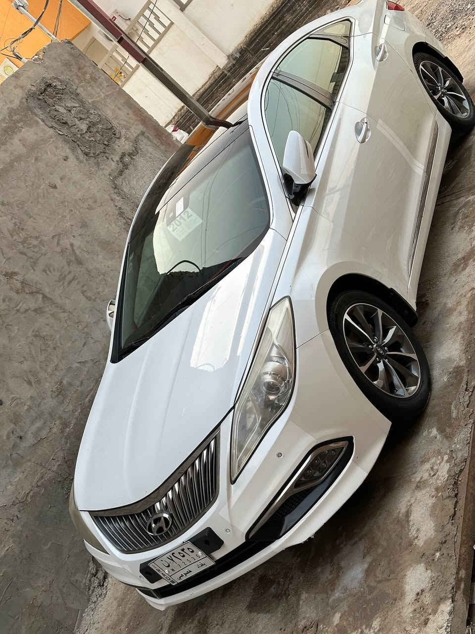 هيونداي أزيرا 
محرك حجم V6 3000
وارد خليجي بيها صبغ هلال جاملغ وباب خلفي مبخبر بدون دواخل
الون ابيض صدفي
فول 1/1
بصمه ابواب
ويل كروم 18 تخم تاير جديد
بانوراما سلايد طكتين
نخم تاير جديد
محرك وكير كفاله
تبريد قطعتين ثلج
ثلاجه بالجكمجه
تحكم ستيرن جهتين
كروز سرعه
نضام ترحيب
حساسات امامي خلفي
مري شفط
اشاير بالمري
كشن السائق والصدر كهربائي
كشنات جلد داخل قرميدي
شاشه اعطال
بردات خلفيه كهرباء بلاد
بجم كله زنون عالي ناصي وبلاجكترات
بجم محدث كامل 17
رقم بغداد
السعر 112 وبيها مجال
مكاني بغداد 
التواصل ***********
