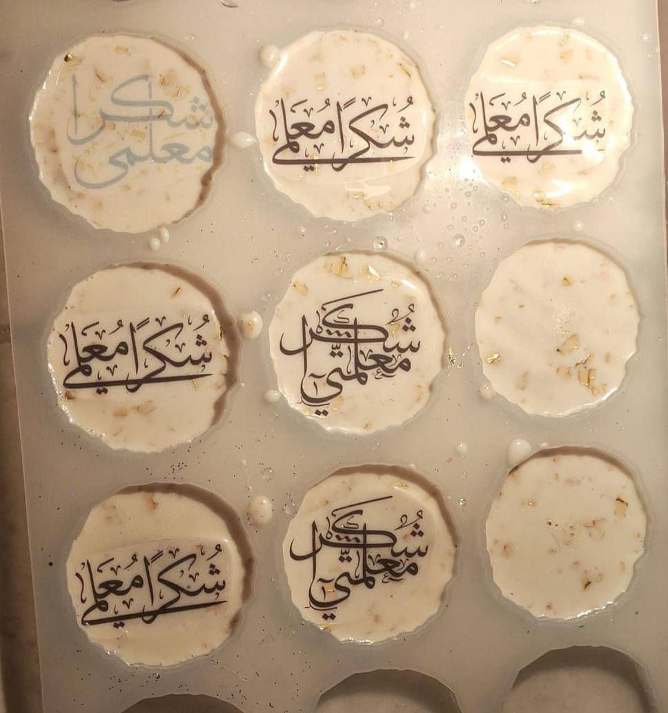 ✨ لكل مبدعي الهاند ميد والريزن.. التفاصيل الصغيرة هي اللي بتصنع الفرق! ✨
​عارفين إن شغلك متعوب عليه، وعشان كدة وفرنالك "اللمسة النهائية" اللي تخليه لوحة فنية متكاملة ومحمية. بنقدم لك أجود أنواع فينيل القص و الاستيكر الشفاف بمواصفات عالمية.
​💎 ليه تختار الاستيكر بتاعنا؟
​شفافية كريستالية: مبيغيرش لون القطعة ولا بيسيب أثر.
​ضد الميه والخدش: شغلك هيفضل محتفظ بجماله مهما طال عليه الزمن.
​بديل الاستنسل: وداعاً لمشاكل الاستنسل التقليدي، دقة متناهية في التفاصيل وسهولة في الاستخدام.
​طباعة صور فوتوغرافية: نقدر نحول ذكرياتك لصور مطبوعة بجودة عالية جداً مخصصة للصب داخل الريزن.
​🧲 جديدنا: صور مغناطيس الثلاجة
​لو عايز تفتح خط إنتاج جديد، بنوفرلك طباعة الصور على مغناطيس قوي وشيك جداً، هدايا مثالية لكل المناسبات!
​مبدعين الريزن.. إحنا بنفهم لغتكم ونقدر فنكم! 🎨
سواء كنت محتاج أسماء، جمل ملهمة، أو لوجو خاص بيك، إحنا جاهزين نحول أفكارك لواقع ملموس بجودة تشرفك قدام عملاءك.
​📞 للطلب والاستفسار:
​تواصل معنا الآن عبر الواتساب:
👉 010 23131971


**إذا كنت صاحب هذا الإعلان وتريد حذفه لأي سبب، رجاءا أرسل رسالة إلى الدعم الفني**