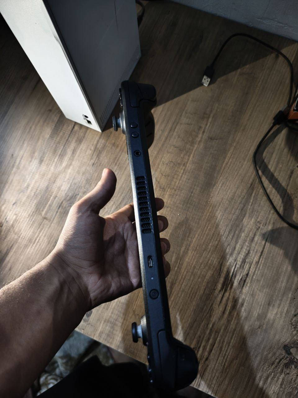 سلام عليكم جهاز محمول ستيم ديك للبيع ذاكره 512 نسبه بطاريه 98 بي حساب سيتم وابيك كيمز + والشاحنه السعر 450 قفل توصيل ماعندي ومابيع توصيل  مكاني الشعله الرقم ***********
