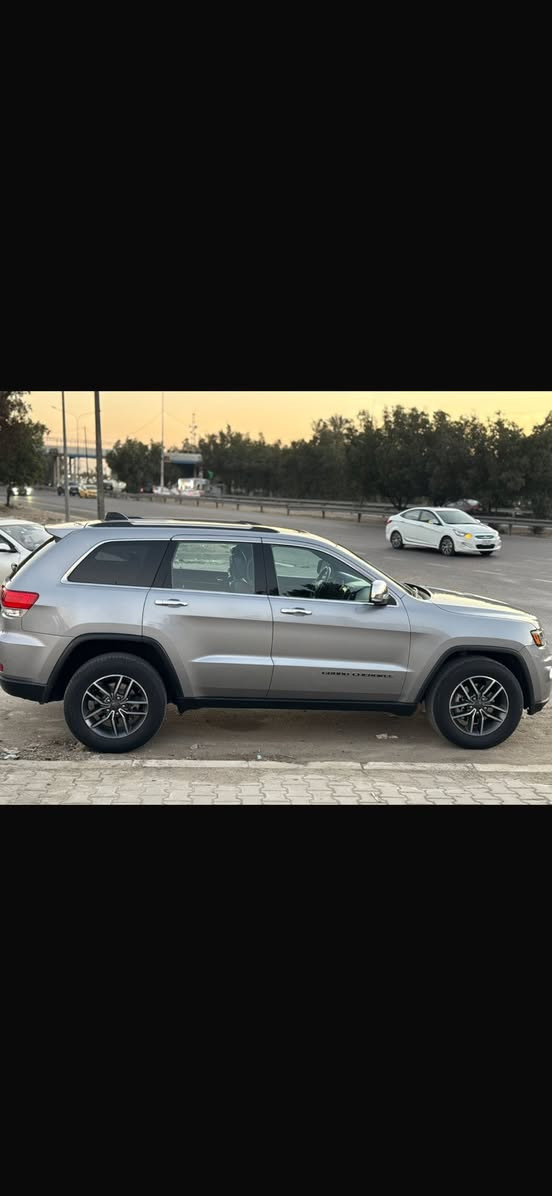 سلام عليكم 
جيب كراند لمتد موديل 19 فول مواصفات امريكي كلين بدون حادث بدون صبغ كفالة سيارة علسونار رقم بغداد الجديد بسمي مكينة كير صدر تبريد كفالة سيارة جاهزة بدون نقص السعر 24 وبيها مجال مكاني بغداد الخطيب ‭

‭0776 727 6923‬
