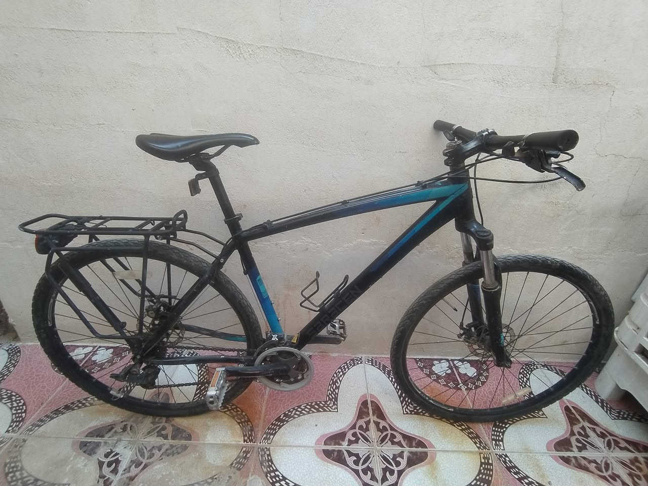 بۆفرۆشتن
پاسکیلی گەشت حەجم 28x700c ئەلەمنیۆم 11 گێڕ شیمانۆ 8بە3 بیلادی ستۆپ دیسک سیم دەبڵی ڤۆلیوم و قوفڵدەکرێت پاسکیلەکە وەزنی زۆر کەمە و زۆر پاک و خاوێنە هەمووشتێکی ئیشدەکات بۆ سعر و زانیاری زیاتر چات بنێرن یان ژ.م *********** شوێن کەلار
