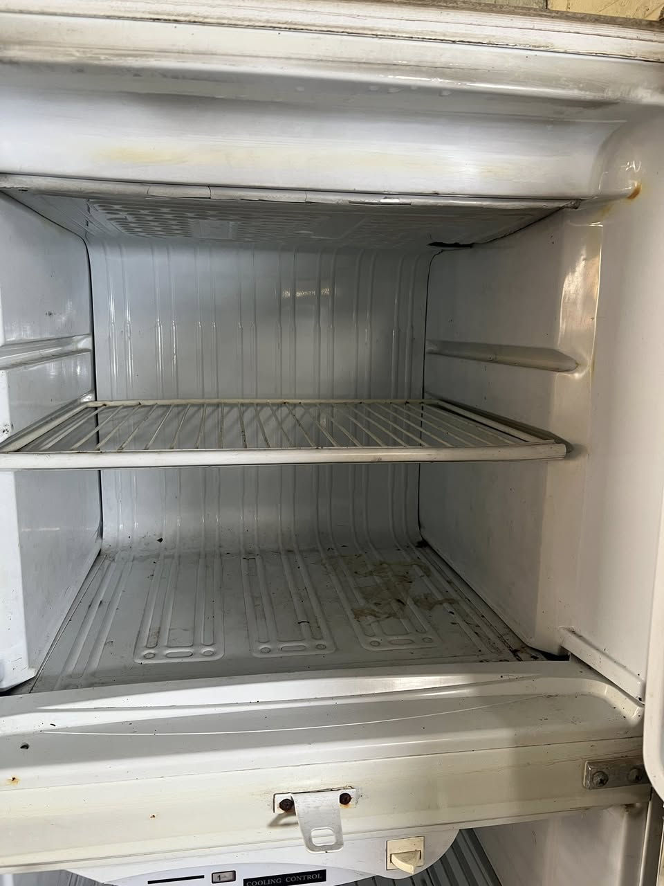 للبيع مكاني كرادة تشتغل ولفريز ثلج
***********
