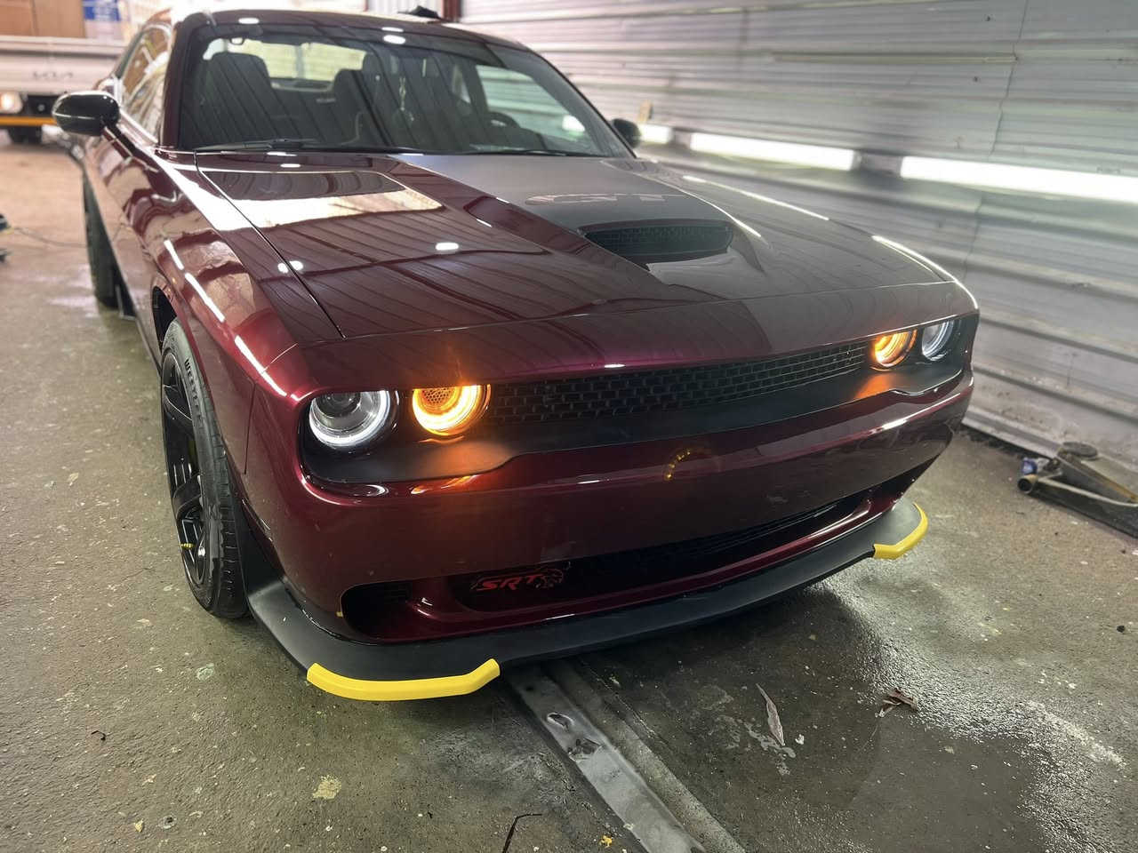 تطبيك بجم جالنجر وارجاعه لوضع الشركه صبغ القطعه بمواد المانيه مع عمل بولش نانو وتكحيل اجزاء الصبغ المتضرره بطرق حديثه ولون مطابق حسب رقم الشاصي 
كراج الزبيدي للعنايه بالسيارات
العنوان بغداد الكريعات شارع المعارض
نورنه كابتن علي من اربيل وانشاء الله مقصرنا ويا
***********
