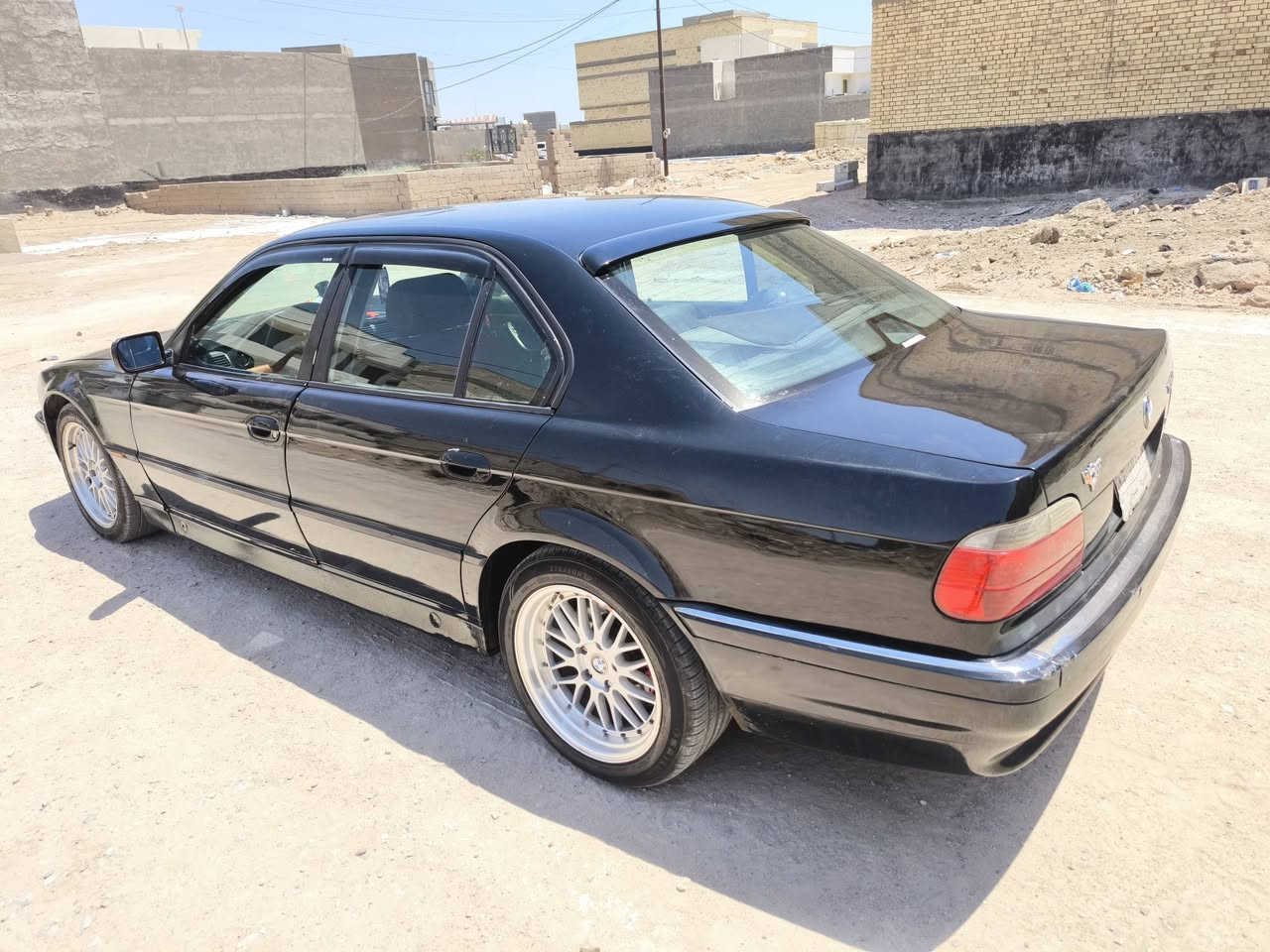 كاسحة موديل ٩٧ 730i  (٨ سلندر )
مكينة كير جدد لا تنقيص ولا تبخير شرط الفحص ما صارلهن سنة بالسيارة 
 كشنات كهرباء جدد
 بك لايتات جدد بلادي مو تحوير
 لايتات امامي لد ابيض قوي ابو الضمان وحلقات ٤ متغيرة كل الالوان والحركات على التلفون ويشتغلن اشارة تصاعدي 
ويل كب ١٨ رياضي تخم تاير جديد صارله شهرين بيها 
فتحة سلايد اوتو شغالة 
كهربائيات كاملة بدون جطلات كلشي شغال 
تبريد ثلج منظومة جديدة وفان عاصفة 
٤ جامات اوتو 
صندوق شفط 
تحكم ستيرن 
مرايات كهرباء 
نظام سبورت
سنتر لوك بصمة 
دشبول نظيف بطاين نظيفة التخشيب نظيف 
منظمومة بريك جديدة صوندات ودسكات وفلنجات مصفرة
لد انارة داخلي دشبول و ٤ بيبان متغيرة كل الالوان على التلفون
ولد على على يدات البيبان وعلى مكان الخزن بالبطاين 
حدادية  ٧٠ بالمية دبلات خلفية جديدة وقواعد دبل امامية 
جديدة 
باتري جديد ١٠٥ امبير 
السيارة عليها ادامة كاملة مكينة بلكات مجاول نوزلات هوزات ماي جدد ماي احمر جديد بيها . دهن كير جديد 
فيت بم جديد اصلي ابو الضمان وفلتر بانزين جديد 
دمام بيها السيارة و ٤ سماعات صوتهن حلوو
عندي الها لحية البينا بعدني ما شادها
السيارة جاهزة ترايك وين ما تريد ما تتعب بيها مصروف عليها هواي وعلى الفحص شرط 
  السيارة رقمها بصرة راعيها بالبصرة تحويل يمته ما تريد 
مكان السيارة بالبصرة 
السعر - ٧٥ ورقة 
رقم التلفون ***********
