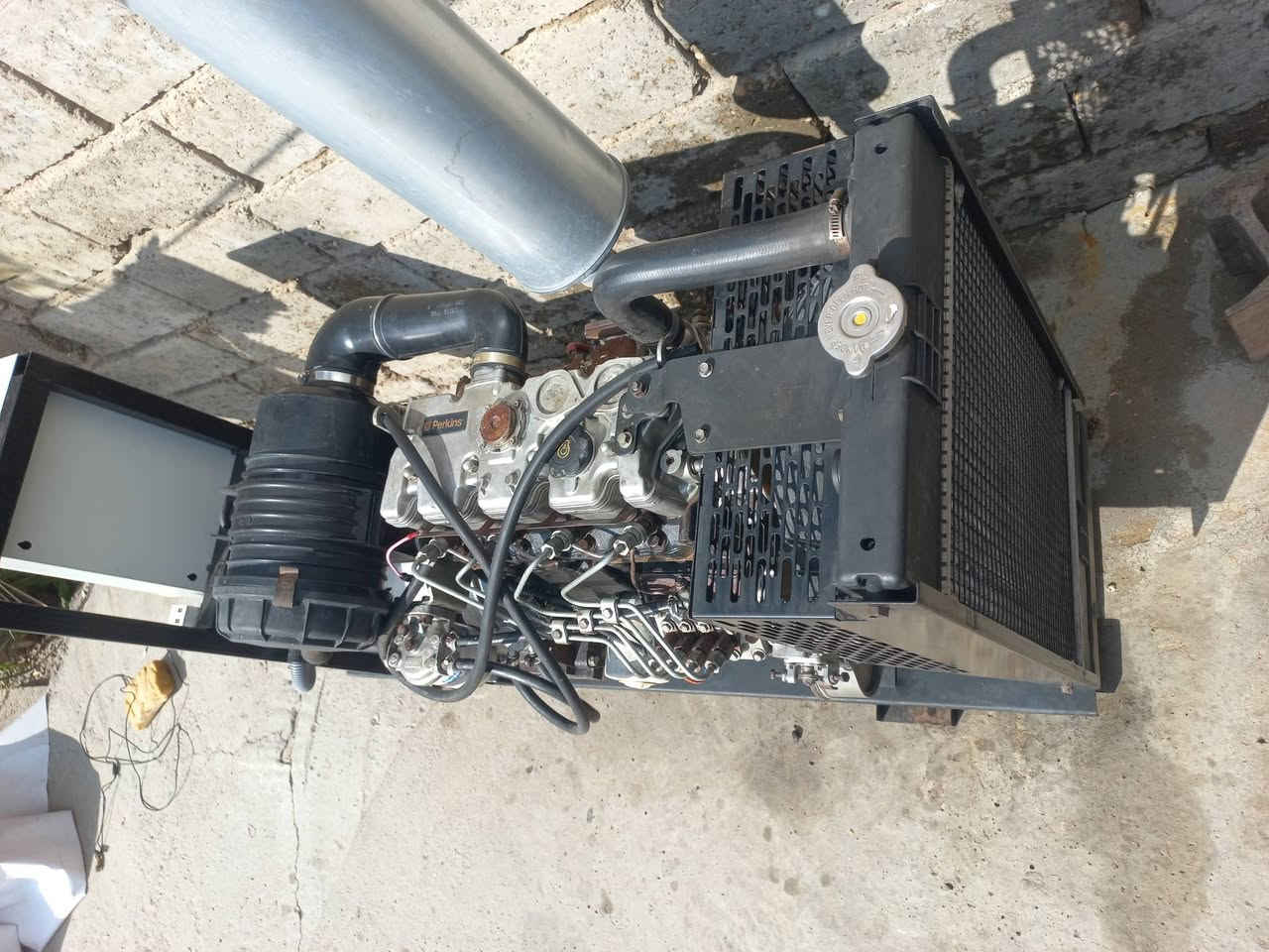 مولد بيركنز بزون ٤ سلندر 
٢٠ كيفي ٣ فيز نظام شاشه تشغيل واطفاء ذاتي 
الانبار /الفلوجه  ***********
***********
