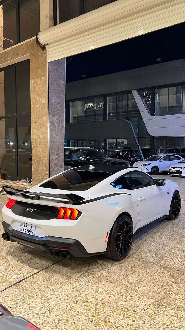 موستنك GT بريميوم 2024
السيارة قوية و حلوة و جديدة و ممشاها 15 الف كيلو 
سعرها 275 كير مكينة كفالة حادث السيارة ظرف البنيد بارد و الجاملغ الامامي خشمة بارد و بارد بالجاملغ الخلفي 
و روس الشواصي سحب بسيط جداً 
***********
