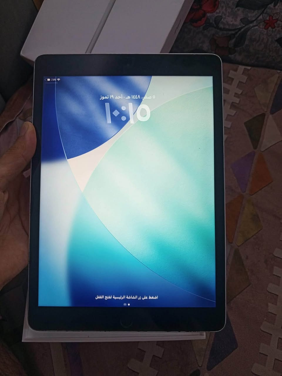 ايباد 9 نضيف ذاكره 64  بطاريه جيدة مع كارتون  + كيبل شحن فقط   السعر 220 وبي مجال***********
