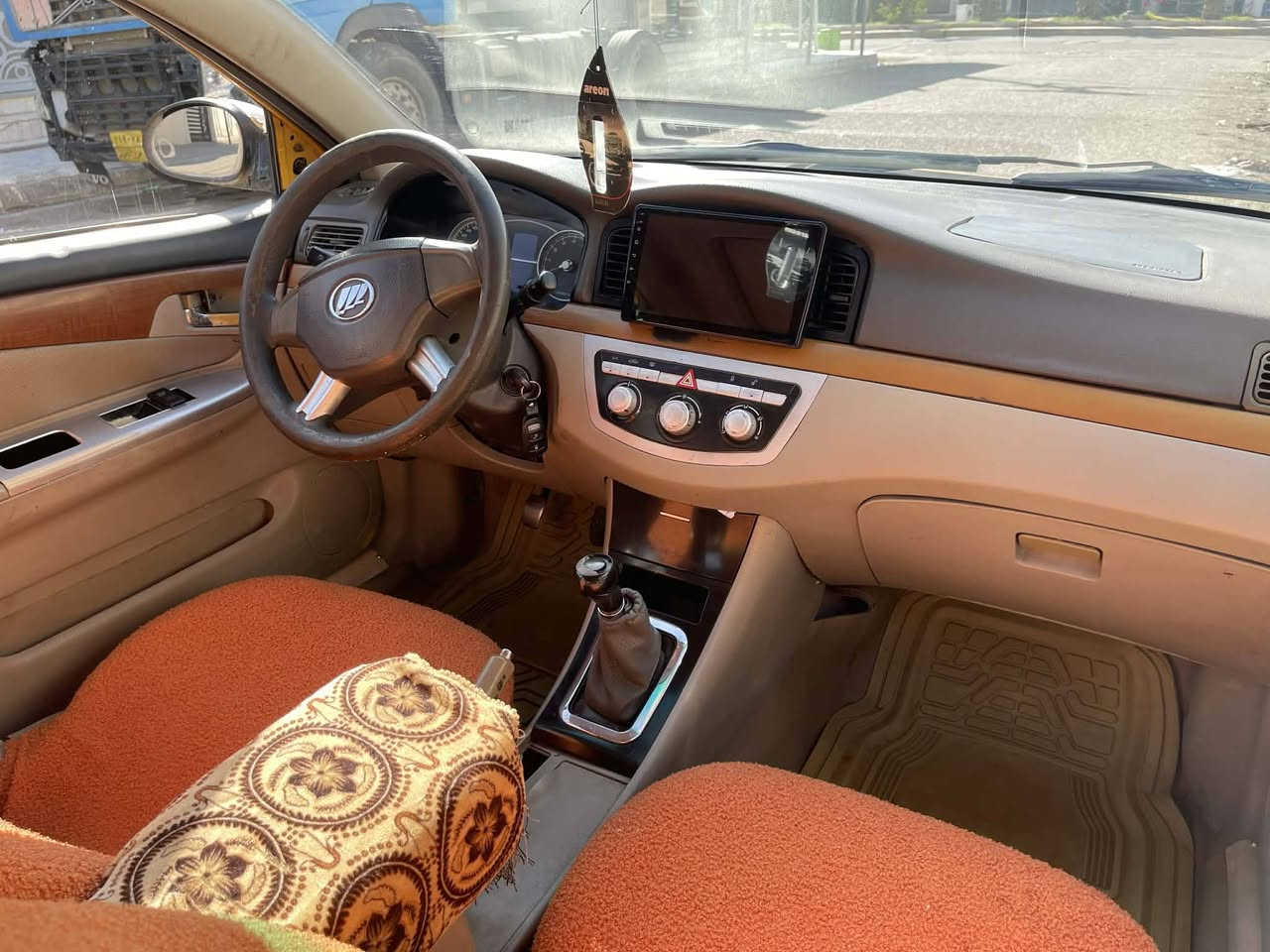 السلام عليكم
 ليفان موديل ٢٠١٣ فول بس كير عادي محرك  كورلا تخم تاير صدر جديد  تحويل ثاني يوم سياره جاهزه مابيهه اي نقص السعر ٢٨ بيهه مجال العنوان كركوك روناكي
*********** أتصال
*********** واتساب
سنويه عظم عاج
