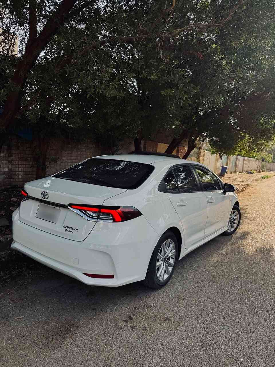 السلام عليكم .. كورلا هايبرد موديل 2025 وارد صيني
اللون ابيض محرك 1800 هايبرد
فول مواصفات شاشة بلاديه جبيره كار بلي كشنات جلد فتحة سقف وباقي المواصفات المعروفة
السيارة بأسمي رقم بغداد الجديد هزه وفحص كامله
تحويل مباشر،  ماشية 20 الف السياره جديده بمعنى الكلمة، تايرات جديده صدر بلادي طستها حيل حلوه وترايها ناعم، جاهزه بدون اي مصرف حتى الارضيات مالتها مال شركة بعدها بالغلاف مالتها السياره مكفوله كفاله عامه مكان السياره بغداد السعر 152 ورقه وبيها مجال بسيط جداً
للتواصل ***********
