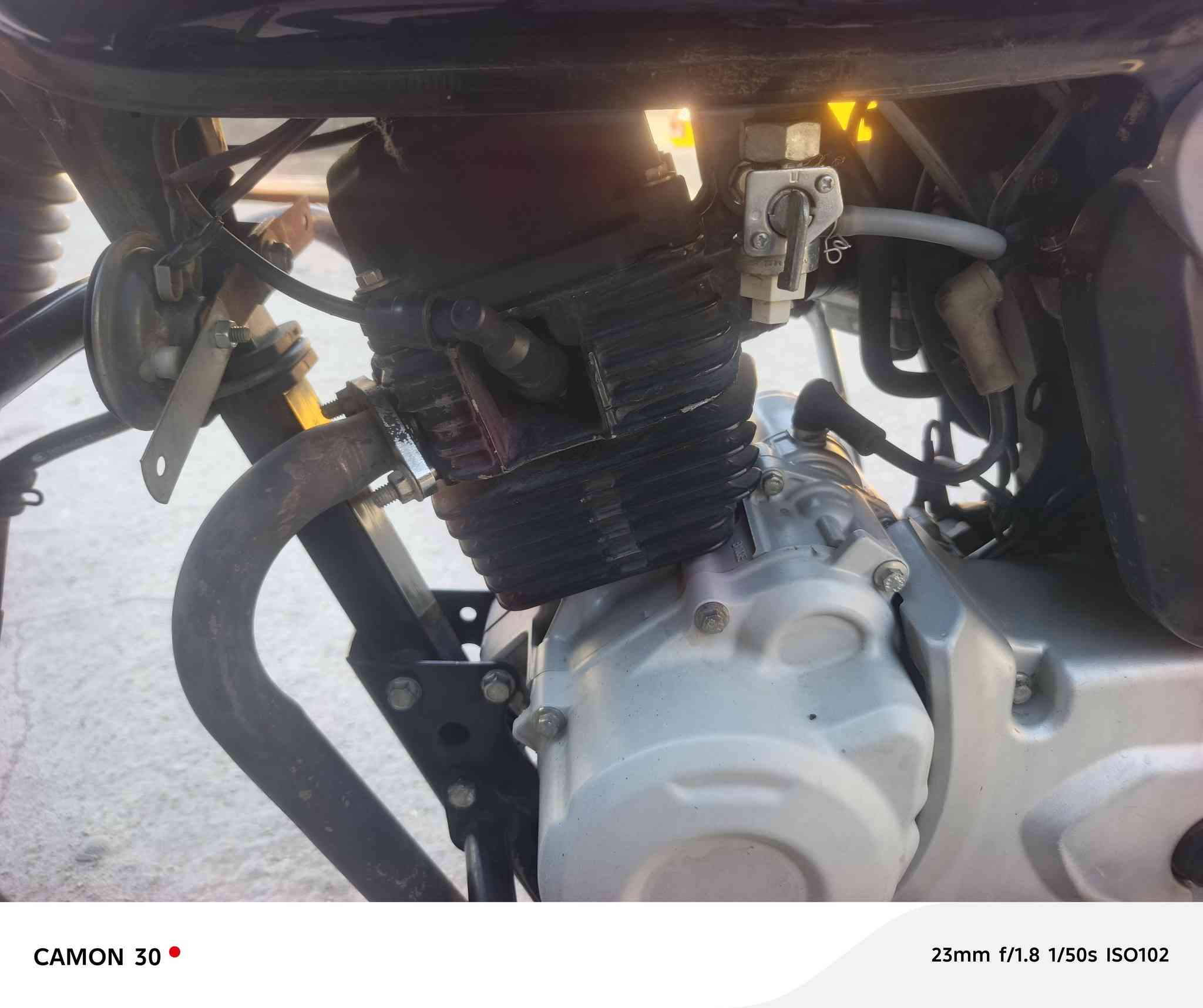 الدراجه ماشيه هواي بس ابد مطابه تجفيت ولا كايمه الحمدلله
الدراجه خير من الله معدل تعبر 120
ممقصر وياها دهن ولا أي شي 
مرقمه شركه احولك وتستلم لوحات كبل تحويل بنفس اليوم
الدراجه قيم وكلس سعرك
بما يرضي الله 
تواصل
***********
واتساب فقط
