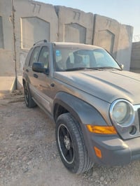 جيب لبرتي موديل 2006  لون ذهبي  كير مكينه خير من لله حداديه خير من لله...