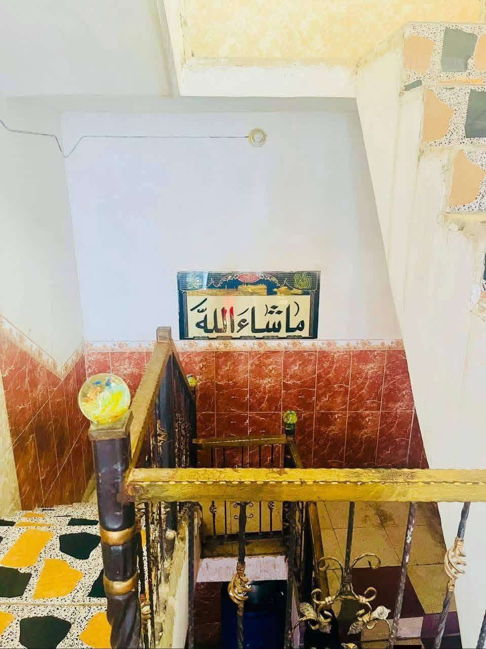 السلام عليكم 
الدار للبيع موقع جدأ راقي 
🛑المساحه 328متر في السند 
🛑طابو صرف
🛑باسم صاحب البيت شخصين تحويل البيت ثاني يوم بعد الشراء
🛑البيت على شارعين 
عرض الشارع الامامي 20متر 
🛑 نوع البناء //طابوق السقف عكاده 
🛑 سنة البناء حديث 
يتكون البيت من طابقين
ويتكون الطابق الاول من 
🛑 استقبال
🛑غرف نوم عدد 4
🛑صاله كبيره جدا 
🛑 مطبخ حار
🛑صيحات خارجيه وصحيات داخليه
طارمه +حديقه
ملاحظه//البيت على شارعين
امامي وخلفي
الطابق الثاني يتكون من 
🛑عدد الغرف 3
🛑صاله كبيره 
🛑  كافة الخدمات  متوفره 
🛑العنوان /بابل المدحتيه 
حي الحوراء الملحق
بناء حديث سنة ٢٠٠١٣
السعر //١٦٠وبي مجال
للاستفسار او الاتصال على رقم الهاتف ***********
***********ابو علي
مكتب دلالية وائل الهندي شارع 60 قرب سلوان ابو الكاشي مقابيل اسواق ابو العبد السايد الخدمي القديم
ملاحظه//الدلالية في ذمة الطرفين
