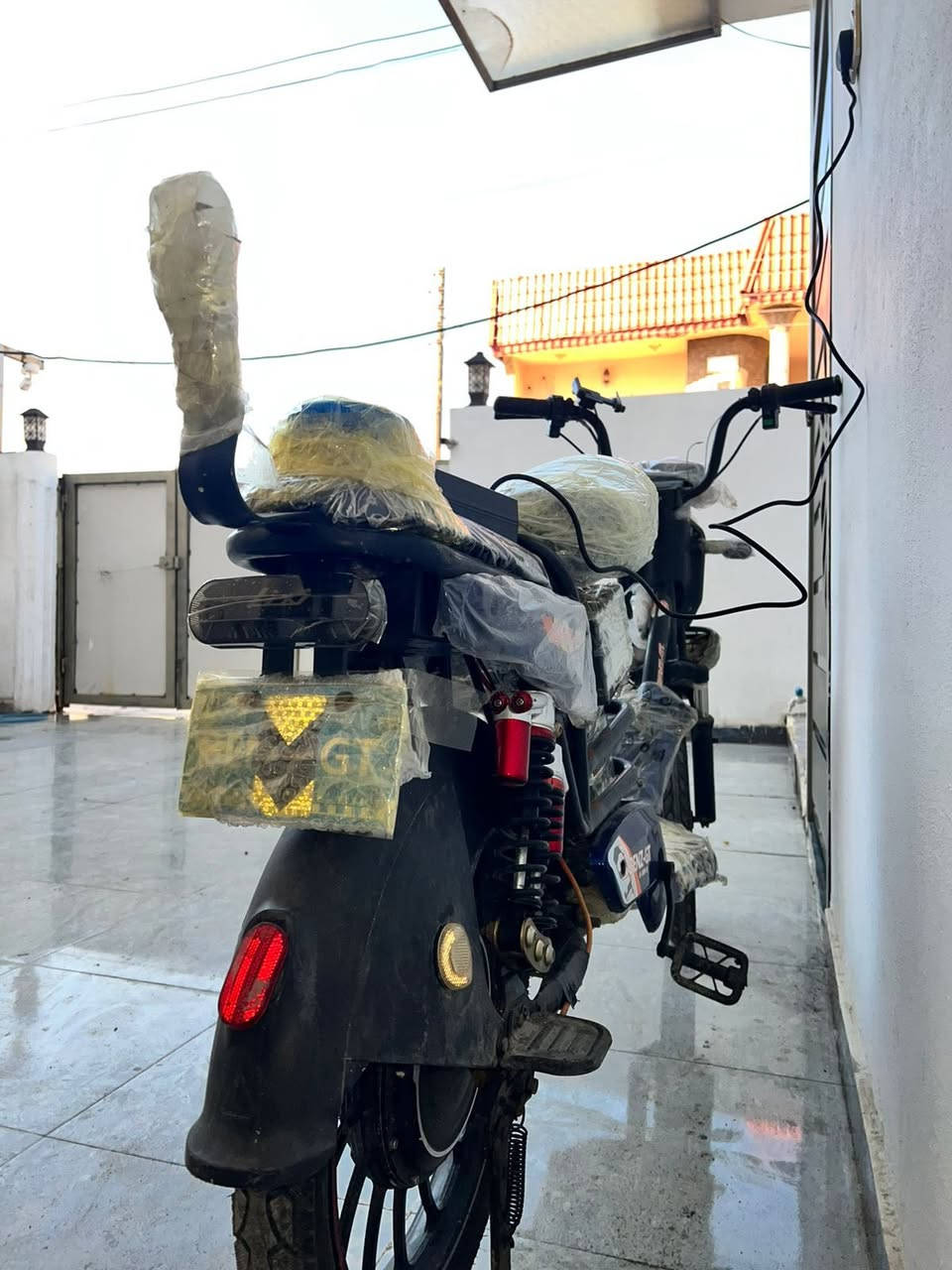 سلام عليكم بايسكل شحن للبيع مستخدم قليل شاشه كامل كله شغال موديل 24بطاريات بل كارتون مصار 5ايام من شديتهن سعر350بي مجال.             ***********
