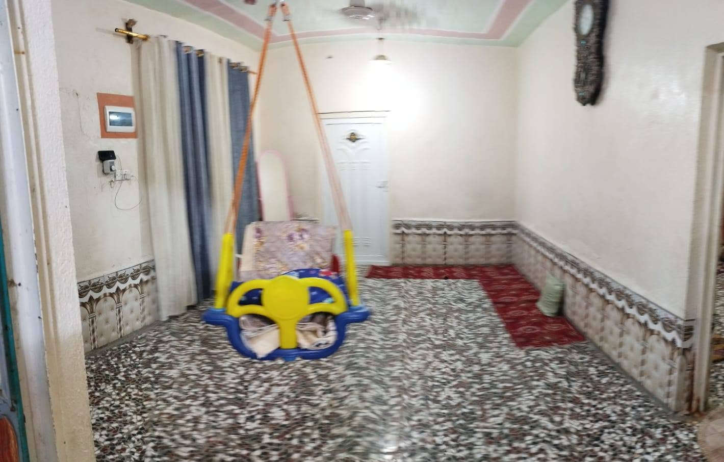 من رخصت الادمن
بيت للييع  ورة الكراج الجديد الموحدة
 مساحة البيت 480 متر 
يتكون البيت عرفتين نوم مطبخ وصاله و استقبال 7 امتار صحيات خارجية وداخليه بيتونة
 للاستفسار الاتصال علرقم
 ***********
