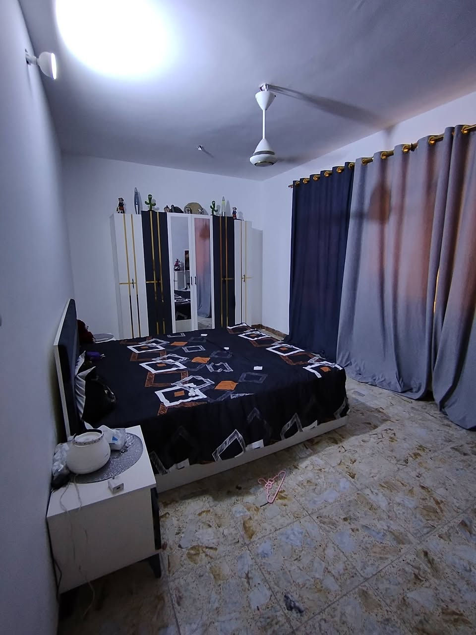 أغراض مستعملة للبيع
كاونتر جديد
غرفة نوم جديد 
جرابي أطفال
الاتصال على الرقم ***********
