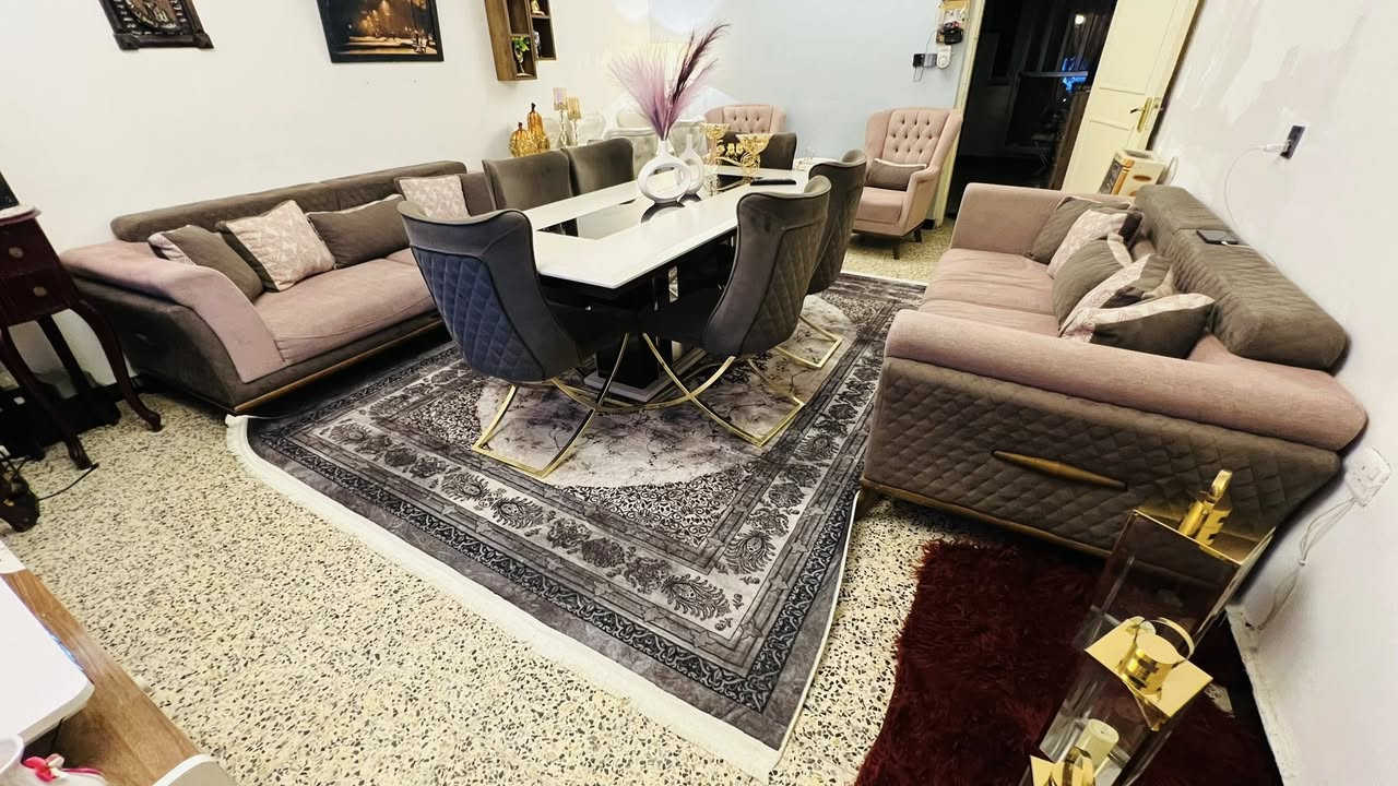 تخم 8  وميز طعام ثنينهن نفس النقشه من هوم سنتر السعر مليون و100 بالبنوك اتصال فقط
***********
