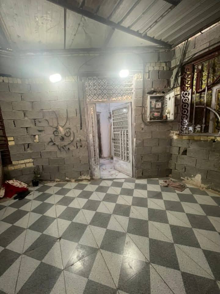 سلام عليكم ورحمه الله وبركاته
دار البيع
العنوان بغداد النهروان شارع شمري 
 بيت البيع نهايت شارعً شمري قرب أبو شاكر الوكيل
البيت 200 متر الوجهيه 10 

لاستقبال  الطول 7 العرض 4 الرضيه بورسلين 

الصاله طول. 8 والعرض 4 

3 غرف وحد

4+5 وثانيه 4+4

3+3 

بي تركً والسطح شتايكر. 

البيتونه سندويش

السقف عكاده مضبوط والبيت كله رباطات درجه ئوله 

البيت ريده ب

55 وبي مجال 

البيت. بئسمً ورثه ويحاولون 

البيت بس 3 قرفً عوزهن رضيهً وبوركً

***********

تنويه البيت طابوك ورباطات بس الوجهيه بلوك
