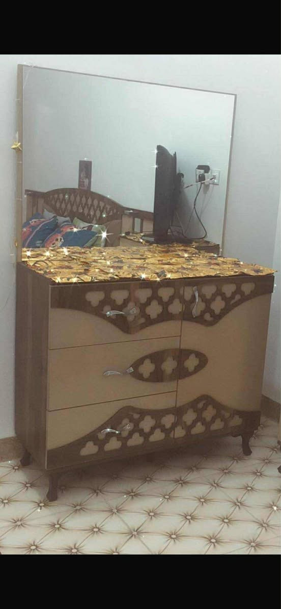 السلام عليكم  غرفه نضيفه 5قطع اي ضرر مابيه اريدها ب300وبيه مجال  ***********
