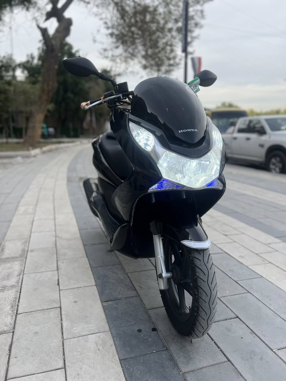 السلام عليكم للبيع دراجه pcxجيل الاول  دراجة جديده ماخذها رمبه الدراجه وأعلى ايدي حجم مكينه 150ياباني الاصلي دراجه جديده مال جناي وعلئ ايدي لون  اسود  
ياباني دراجه كامله أستان كهربائي  حساس ازدحام  Aدراجه جديده الدراجه مكينه لوك شلعه معدل خير من اللّٰه دراجه تكول جديده بمعنئ الكلمه واحلا من الصور مال جناي  دراجة مكفوله اي نقص مابيه السعر 1350
وبيها مجال بسيط  مكان بغداد 
اي استفسار ***********
