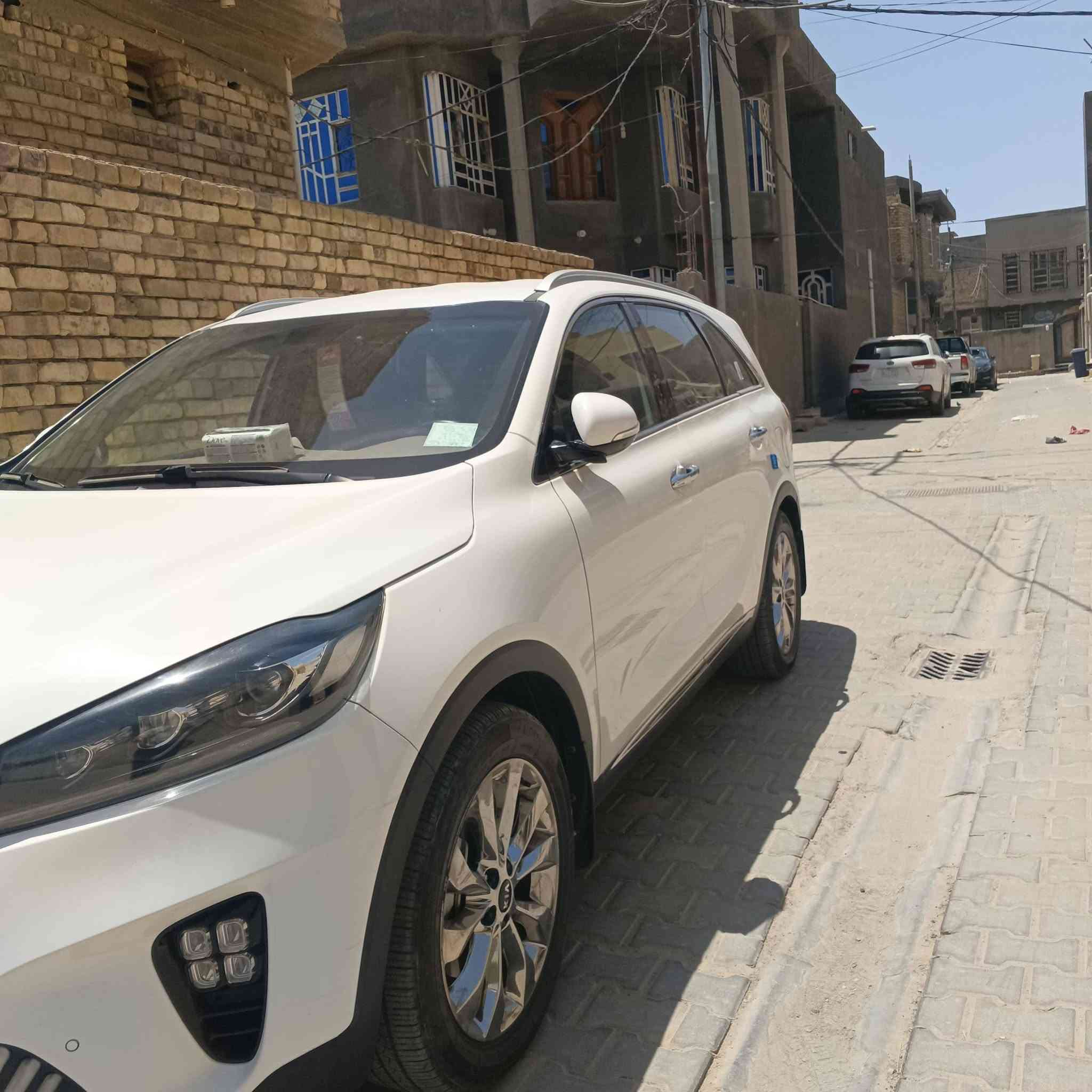 ✨ كيا سورينتو 2020 فول مواصفات (خليجي) للبيع
الموديل والسنة: كيا سورينتو 2020
​المحرك: 3.5 لتر، 6 سلندر
​الجير: أوتوماتيك
​المسافة المقطوعة: 81,000 كم
​اللون الخارجي: أبيض (بدون صبغ، مكفولة السيارة 3 قطع)
​اللوحة: المثنى، خصوصي

​✨ أبرز المواصفات والمميزات:
​المقاعد: جلد، تتسع لـ 7 ركاب (3 صفوف مقاعد، مع مقاعد الصف الثالث).
​التبريد: 3 قطع (تبريد ممتاز لجميع الصفوف).
​النظام الترفيهي: شاشة تدعم نظام "أبل كاربلاي" و "أندرويد أوتو".
​التكنولوجيا والراحة: تشغيل بصمة، صندوق خلفي كهربائي، شاحن لاسلكي، مثبت سرعة، نوافذ ومرايا جانبية كهربائية.
​الأنظمة المساعدة والأمان: كاميرا خلفية 360 درجة، حساسات أمامية وخلفية (4 حساسات)، نظام مراقبة النقطة العمياء، رادار، مانع انزلاق، أنظمة قيادة متعددة (وضع القيادة)، حساسات ضغط الإطارات، وقفل الأمان للأطفال.
​الإضاءة: مصابيح زينون أمامية مع إضاءة LED أمامية.
​الستائر: بردة خليفية (ستائر خلفية).

السعر المطلـوب: $25,500 (دفترين و 55 ورقة)

​📞 للتواصل والاستفسار:
​للمزيد من المعلومات أو المعاينة، يرجى الاتصال أو التواصل عبر الواتساب على الأرقام التالية:
​الرقم الأول: ***********

