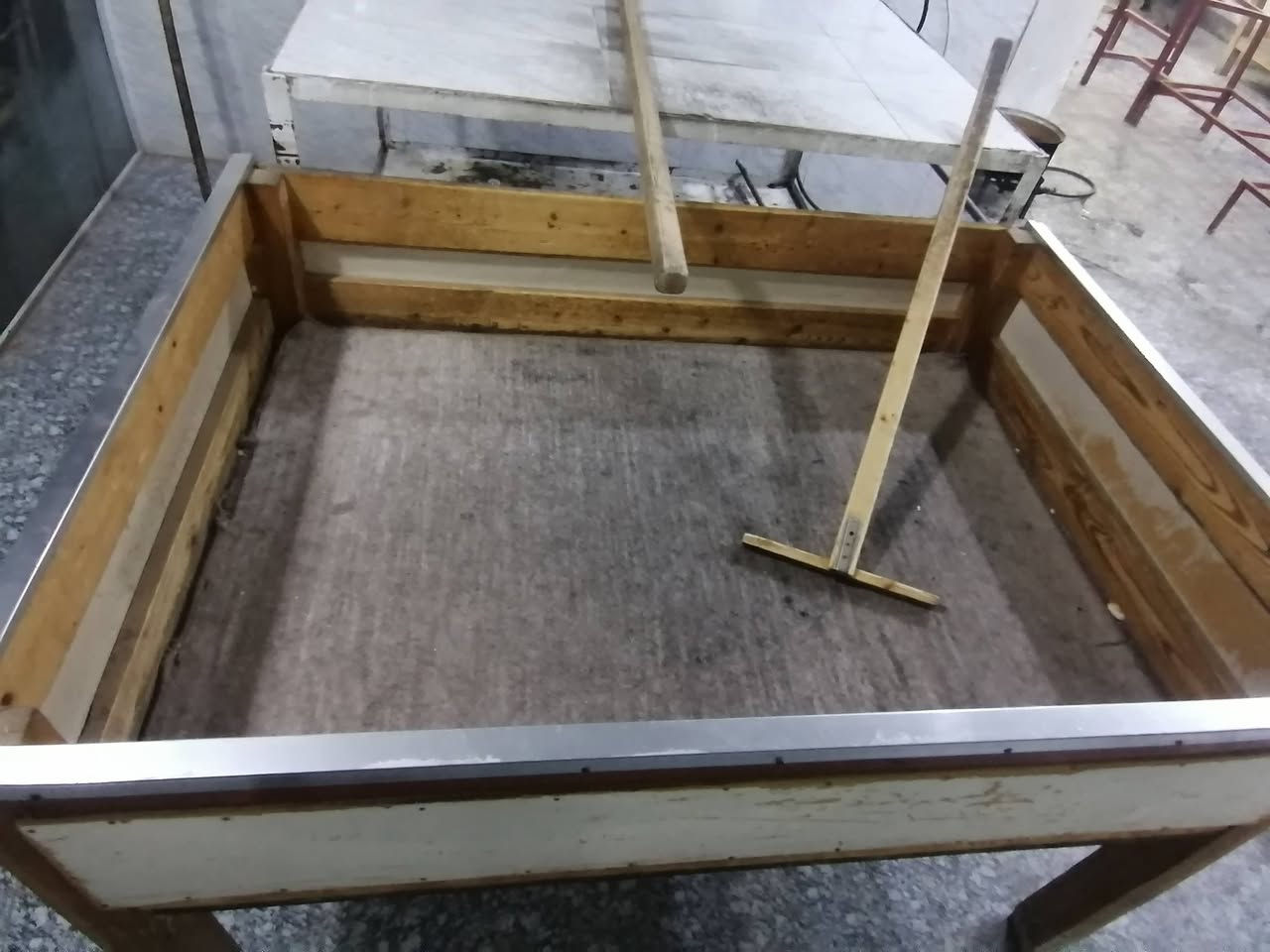 غراض فرن صمون حجري للبيع..تصل على  الرقم (***********).....??
