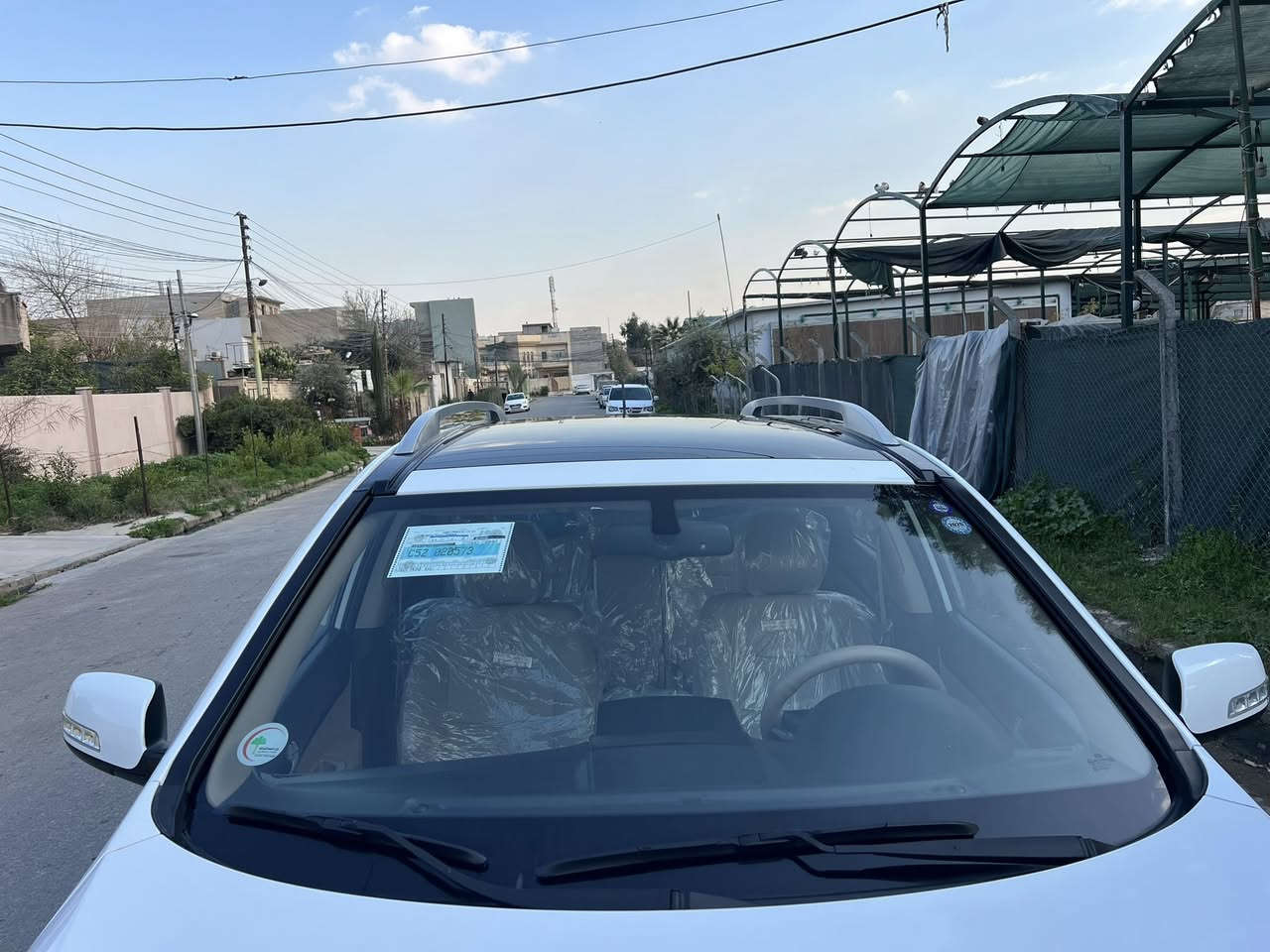 السلام عليكم 
للبيع كيا سورينتو ابيض موديل 2011 فول الموصفات بانوراما داخل صاج اشارة ترحيب تبريد لمس مرايات شفط الموصفات المعروفة السيارة احلى من الصور سنوية بسمي نافذة لي حد 2030 هزة جديدة ورقم جديد كابون بانزين بيها السيارة جاهزة من كل النواحي المحرك 4 سلندر لاصرف ولانفخ والكير بشرط السيارة بيها نص جاملغ امامي ونص بوند بدون دواخل والباقي كلها بشرط لابارد ولاشخوط السعر 150 بيها مجال قليل غير متواجد على الصفحة
 مكان السيارة 
(موصل الجانب الايسر للتواصل على الأرقام)
***********
***********
