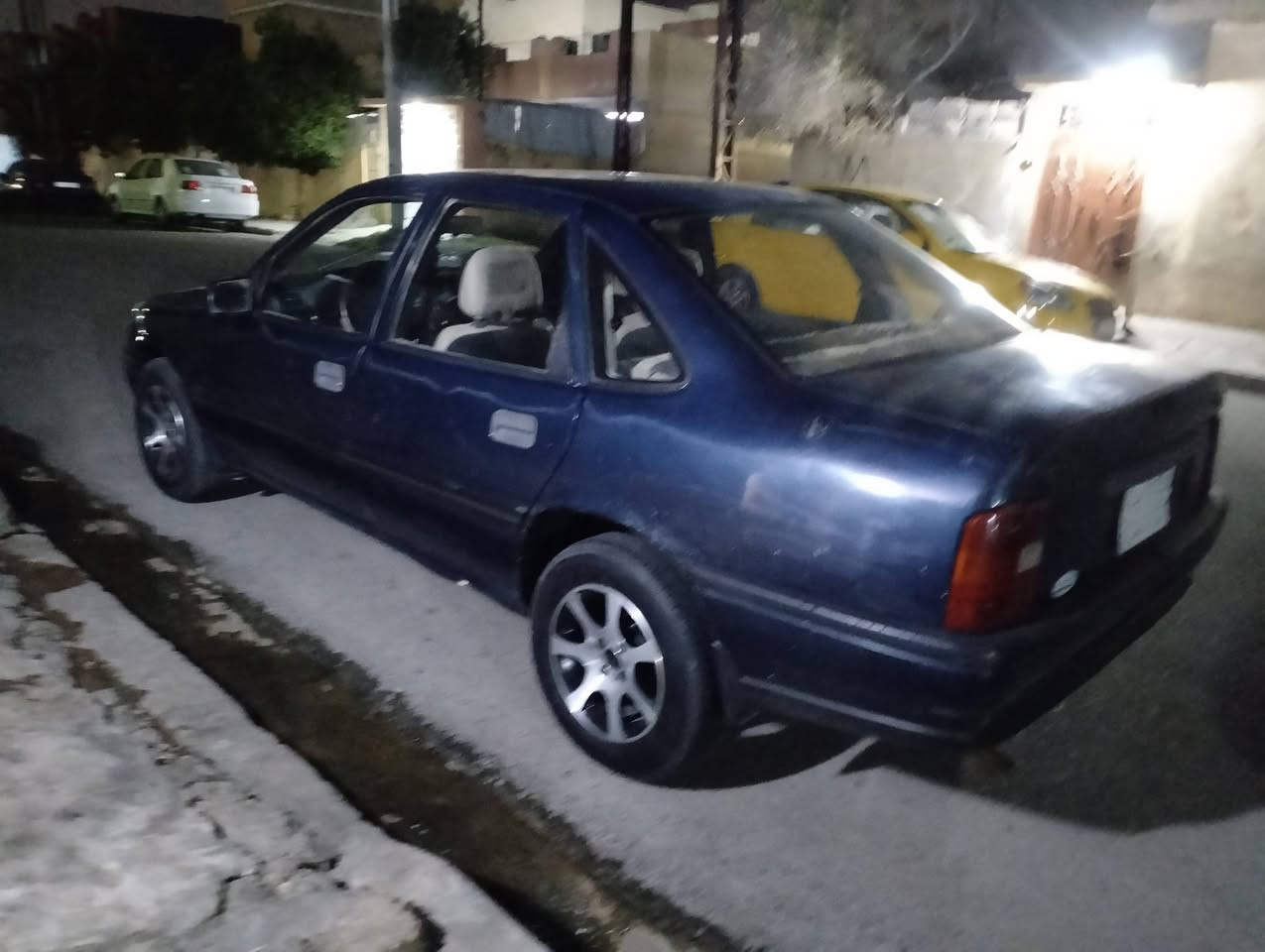 فكتره للبيع مكينه 16 بدون صبغ بوند مبدل مكينه وكير شرط ويل كب شرط التحويل سعر 33 وبيها مجال قليل مكان حي عدن ***********
