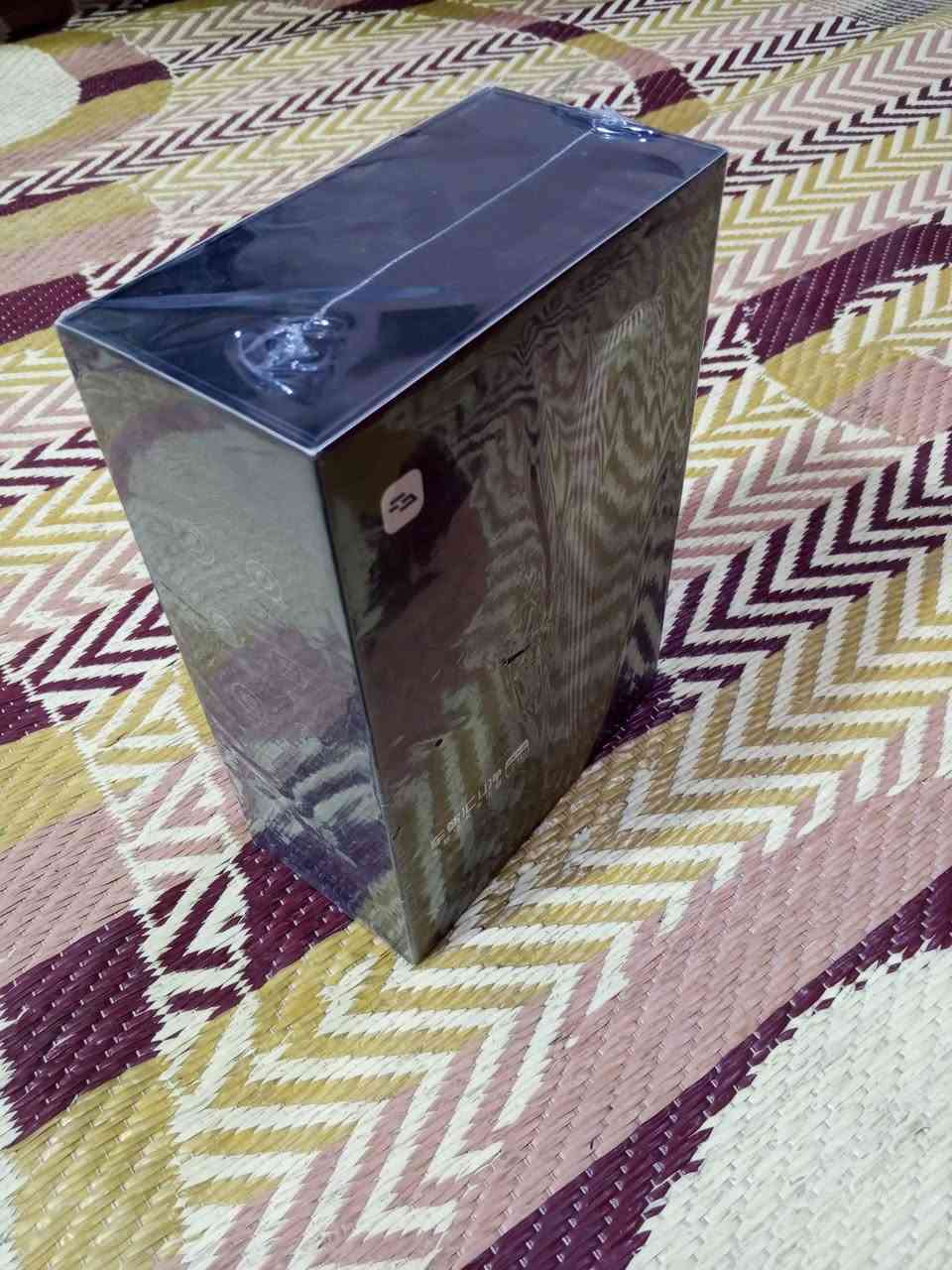جهاز تنقية هواء ذكي مخصص للسيارات (Car Air Purifier).الجهاز الإصدار الثاني (2代) من سلسلة Neekin AirEco V1 (المعروفة أيضاً بالتعاون مع شركة Nillkin).أبرز مواصفات ومميزات الجهاز:تقنية التنقية الحيوية AOP-KF: يعتمد على مادة تنقية متطورة وبراءة اختراع لتفكيك الغازات السامة والمواد الضارة مثل الفورمالدهيد بفاعلية عالية.تصميم بزاوية 360 درجة: يتيح سحب الهواء الملوث من جميع الجهات المحيطة به وتدويره بكفاءة داخل مقصورة السيارة.محرك صامت وعالي الأداء: يعمل بمحرك تيار مستمر (DC Brushless Motor) يضمن تدفقاً قوياً للهواء مع استهلاك منخفض جداً للطاقة وضوضاء شبه معدومة.ميزة نشر العطور: يحتوي على موزع مدمج يتيح لك إضافة الزيوت العطرية المفضلة لديك لتعطير السيارة أثناء تنقية الهواء.
السعر 12000


**إذا كنت صاحب هذا الإعلان وتريد حذفه لأي سبب، رجاءا أرسل رسالة إلى الدعم الفني**